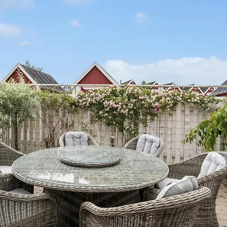 Front In Nykobing Sj *